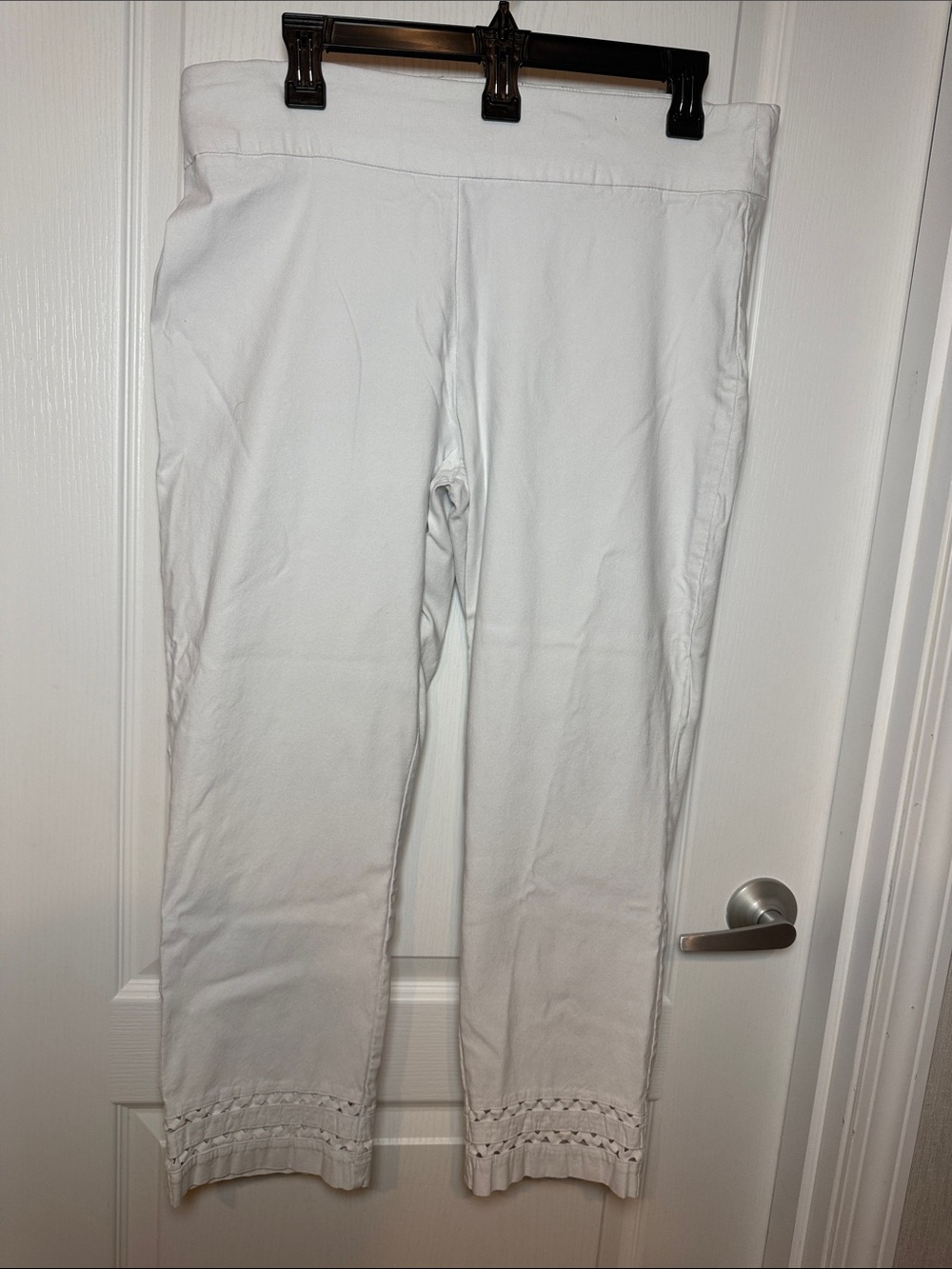 Crown & ivy White Cropped Pants with Crochet Hem